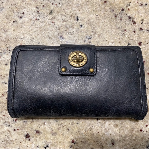 Marc Jacobs Handbags - Vintage Marc Jacobs Black Leather Wallet